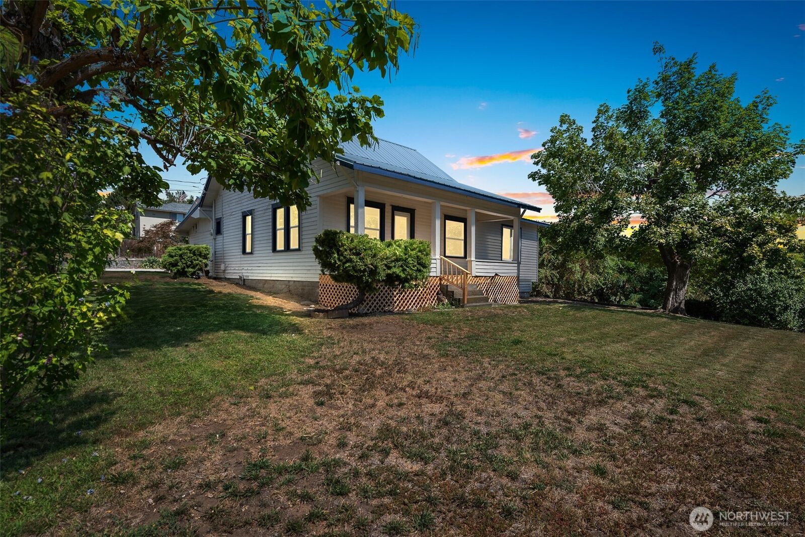 Property Photo: 889 S Kentucky WA 98802