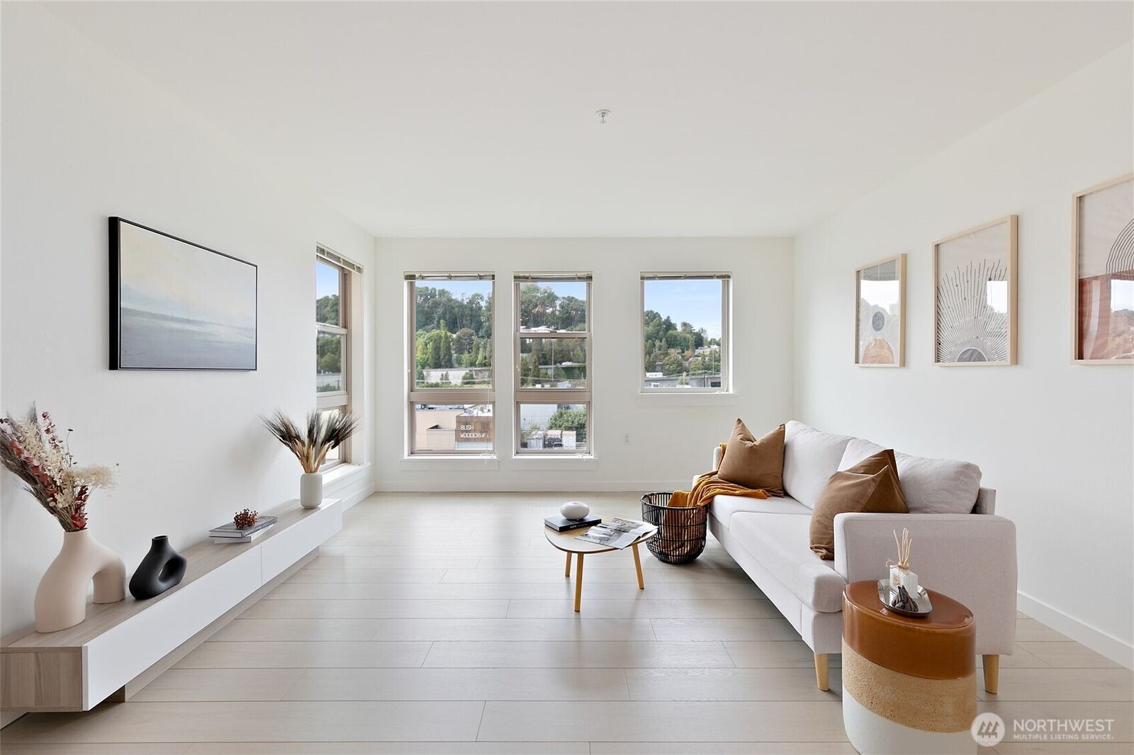 Property Photo:  827  Hiawatha Place S 402  WA 98144 