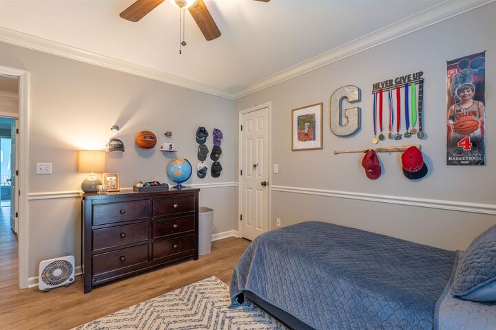 Property Photo: 1806 Pleasant Dr AL 35661 - MUSCLE S