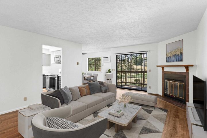 Property Photo:  103 S Neyland Ave Unit #1  WA 99019 