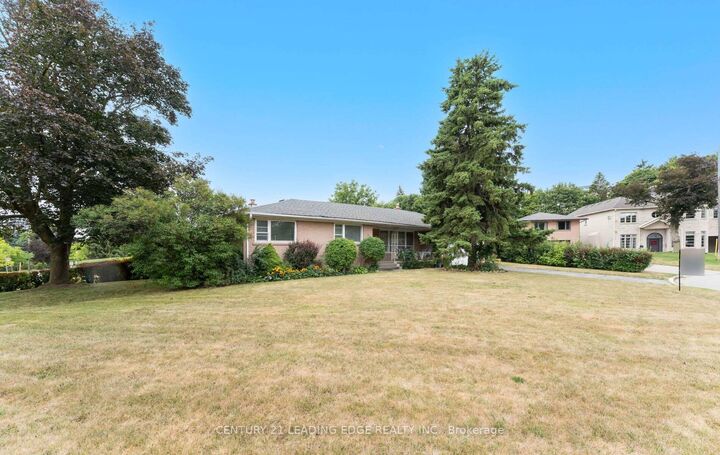 Photo de la propriété:  24 Burbank Drive  ON M2K 1M8 