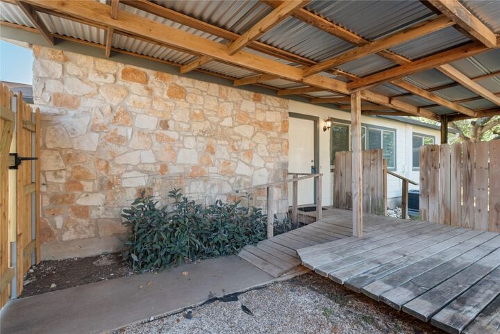 Property Photo:  800 Osage Drive B  TX 78641 