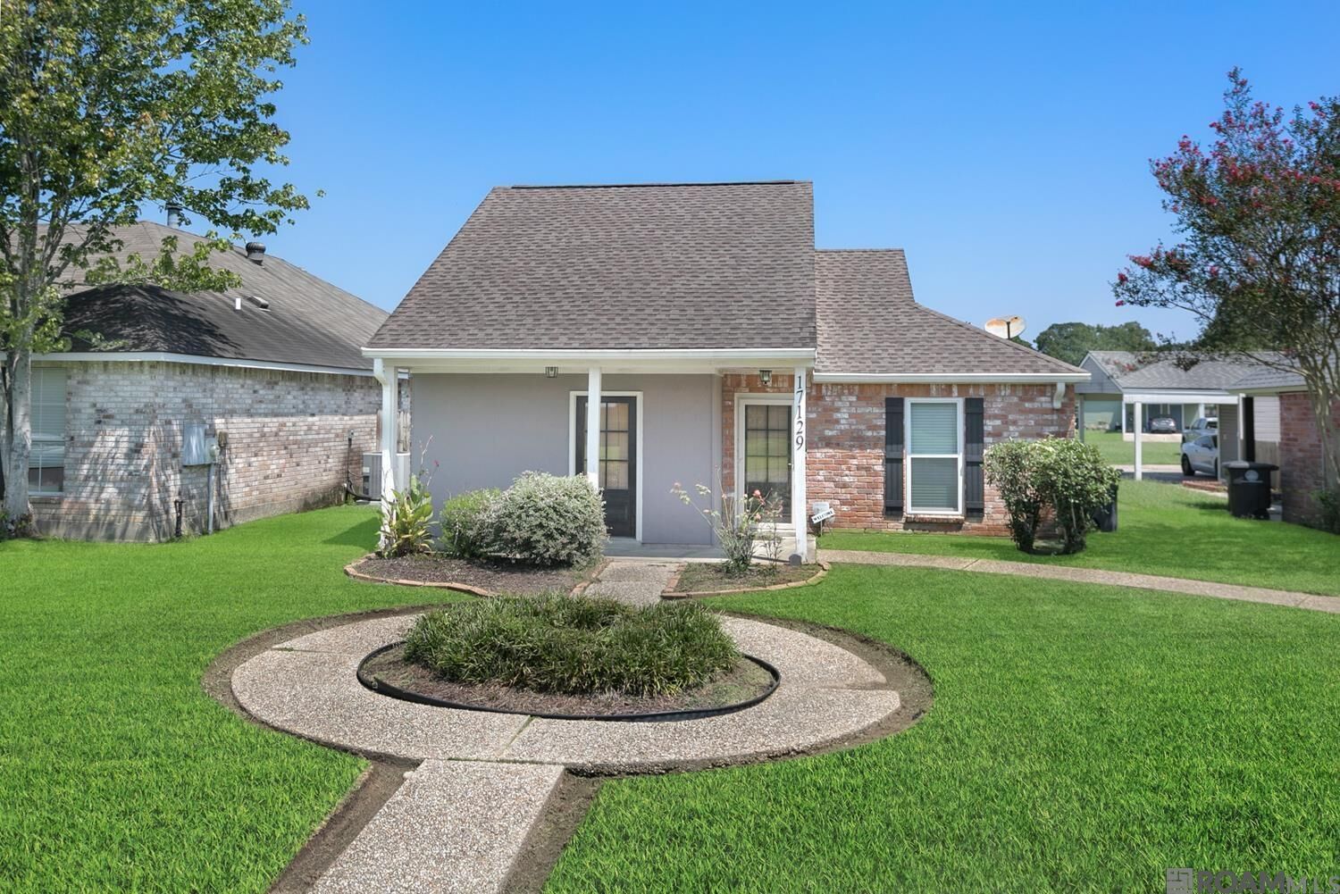 Property Photo: 17129 Lake Park Ave LA 70816