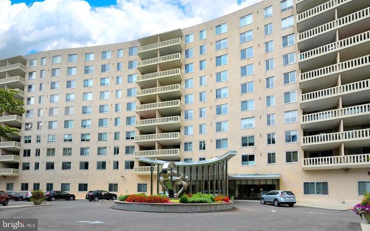 Property Photo:  191 Presidential Boulevard R-828  PA 19004 