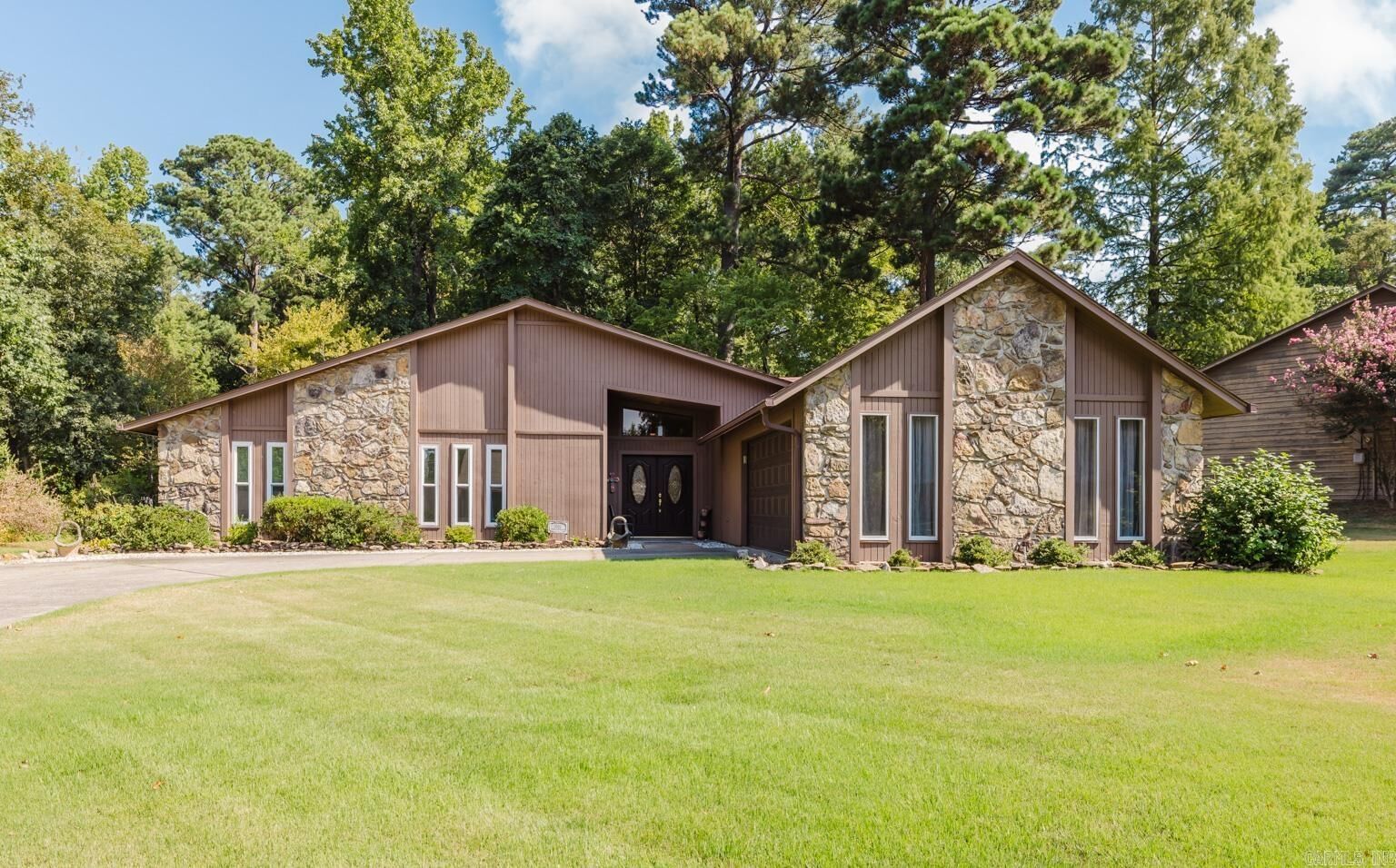 Property Photo: 1008 S Richardson Place AR 72022