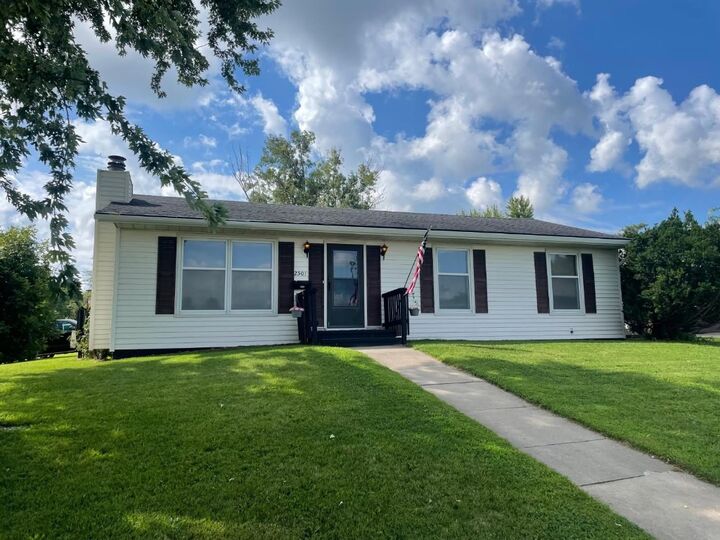 2501 42 Street NE  Cedar Rapids IA 52402 photo