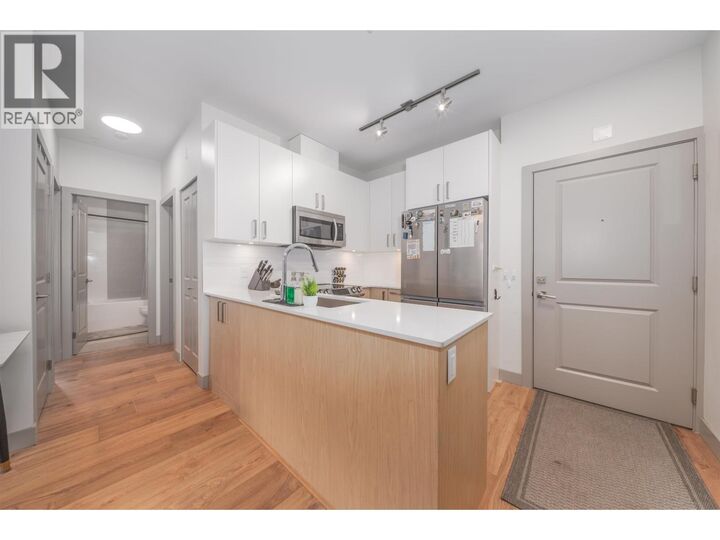 Property Photo: 6968 Royal Oak Avenue 201 BC V5J 4J2