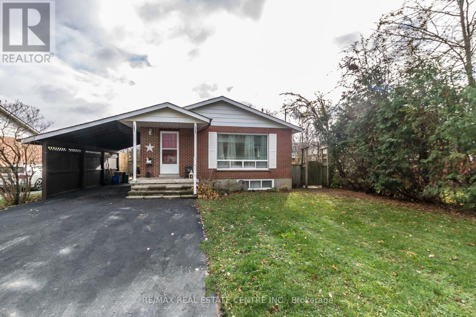 Photo de la propriété: 34 Milton Heights Crescent ON L9T 2W7