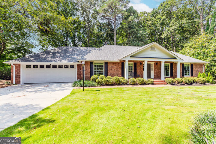 Property Photo: 4609 Waterford Court GA 30338