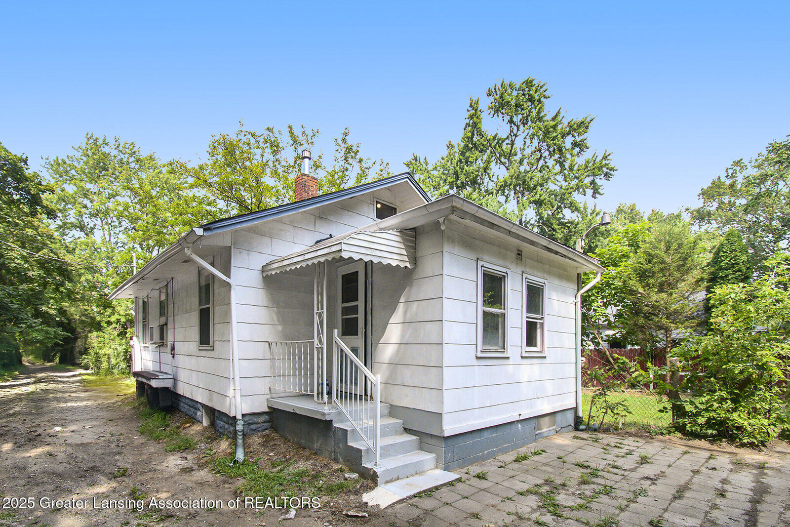 Property Photo: 727 S Magnolia Avenue MI 48912