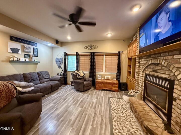 Property Photo: 250 Second Street SW ND 58032