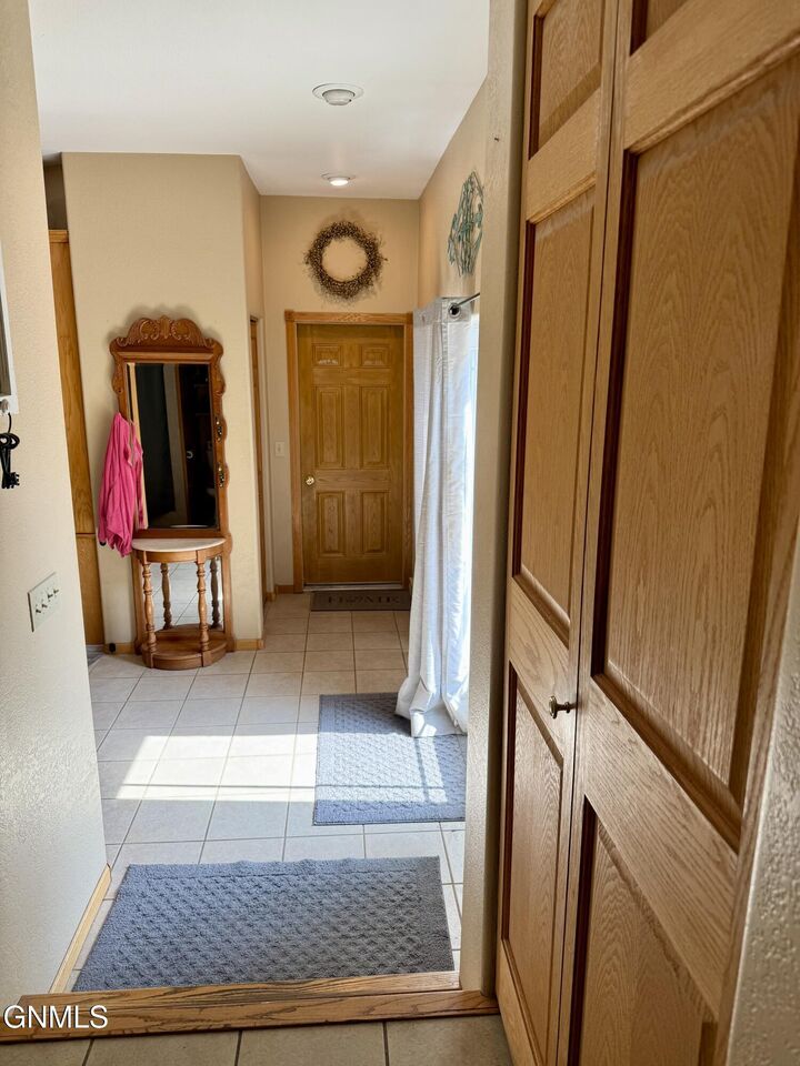 Property Photo:  250 Second Street SW  ND 58032 