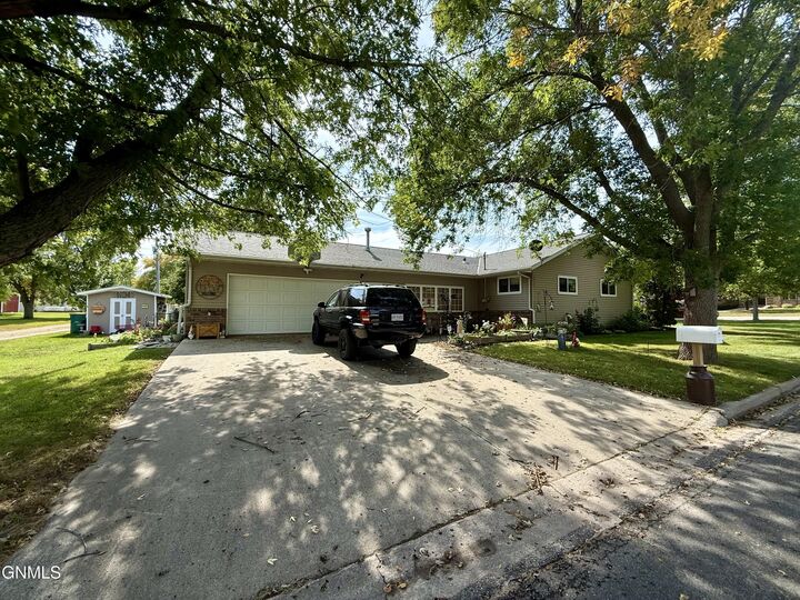 Property Photo:  250 Second Street SW  ND 58032 