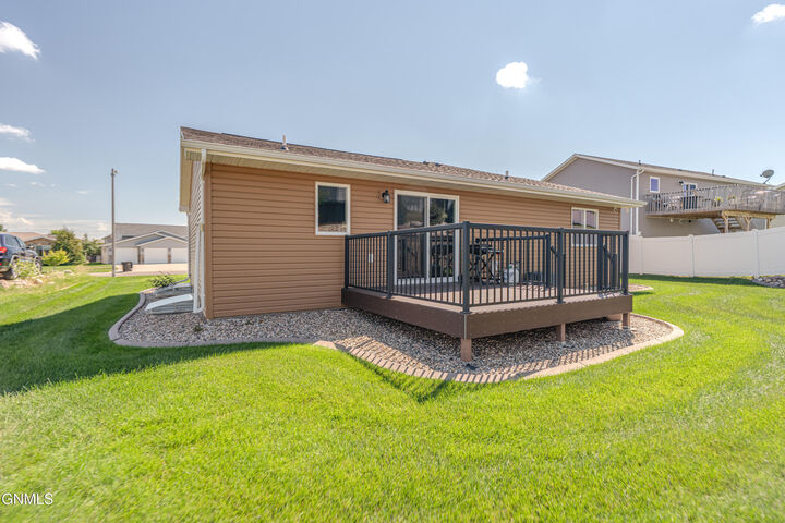 Property Photo:  1006 Calvert Drive  ND 58503