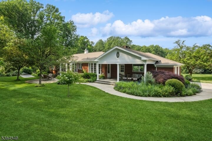 Property Photo:  5 Woodland Rd  NJ 08867 