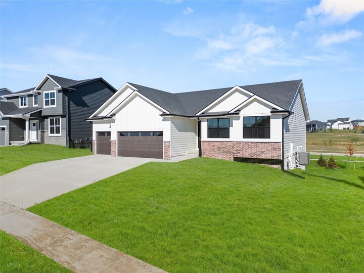 Property Photo: 905 Hamilton Road IA 50263