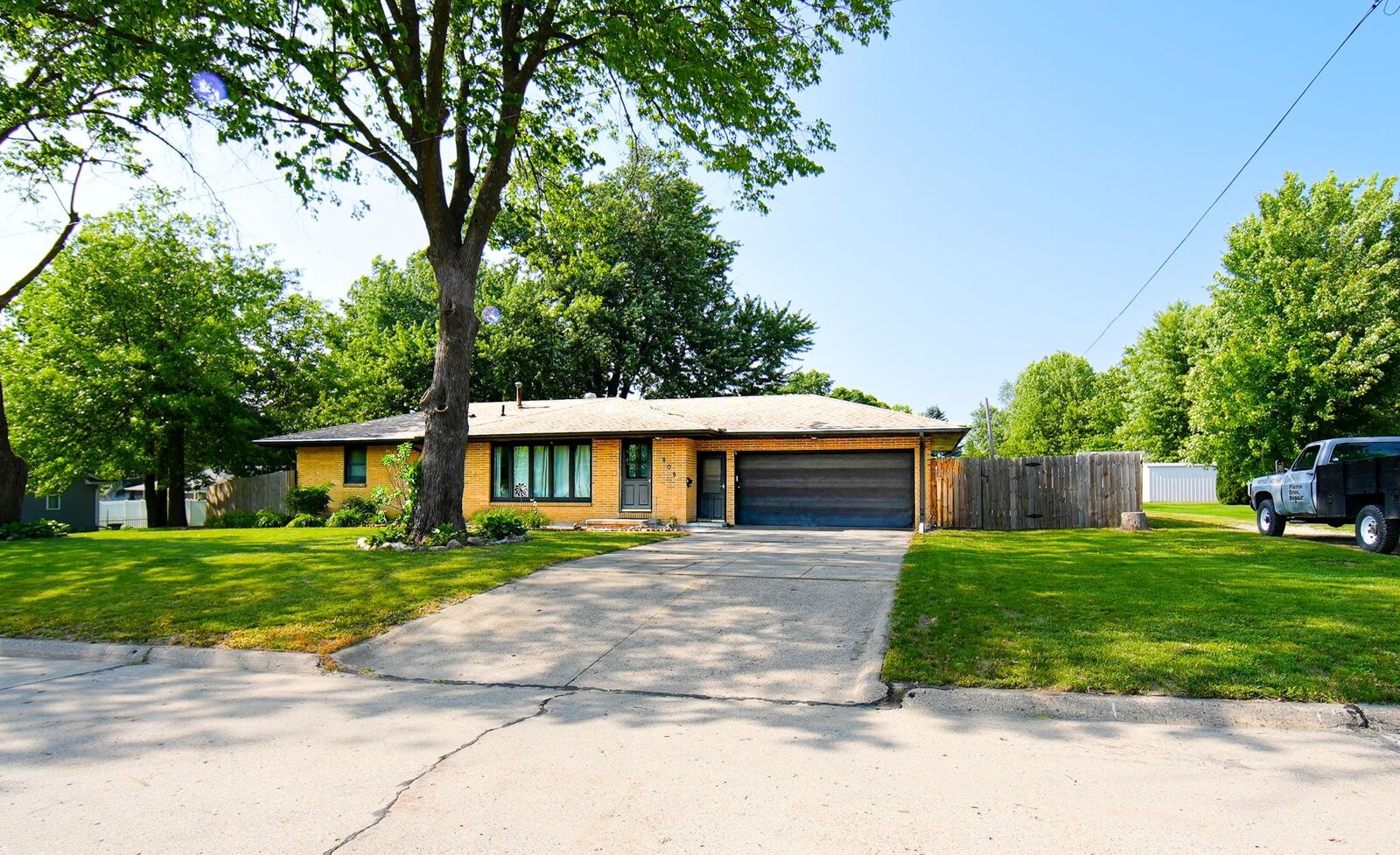 Property Photo: 808 W Boston Avenue IA 50125