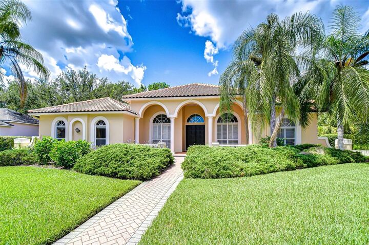Property Photo:  6407 Renwick Circle  FL 33647 