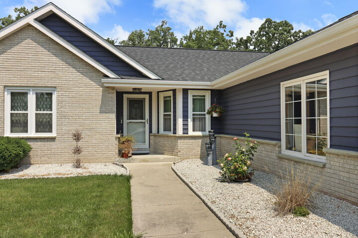 Property Photo: 7742 W Lake Pointe Dr WI 53132