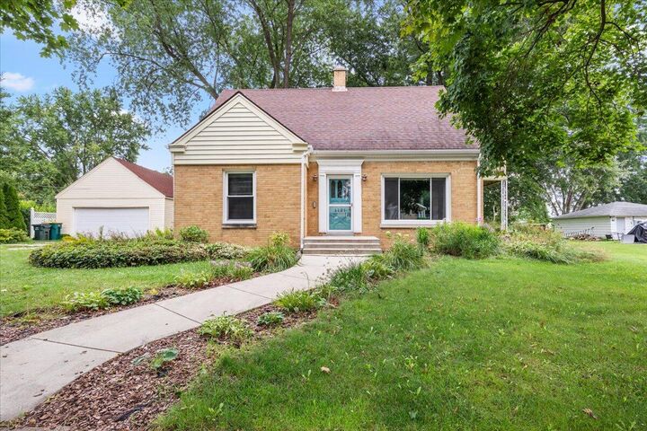 1121 N 11th Ave  West Bend WI 53090 photo