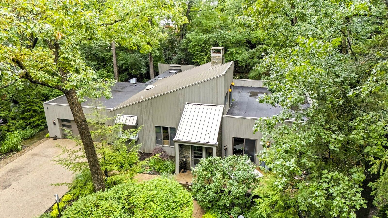 Property Photo: 4152 Hillside Trail MI 49117