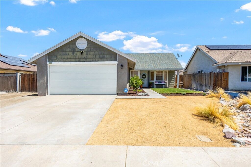Property Photo: 186 Mosport Street CA 92544