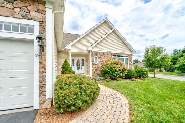 Property Photo: 10 Dunrobin Circle MA 01844
