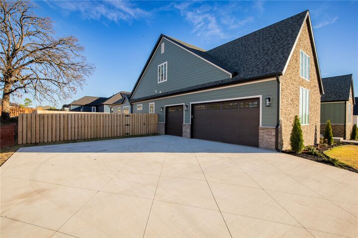 Property Photo: 810 Greenhorn Street AR 72712