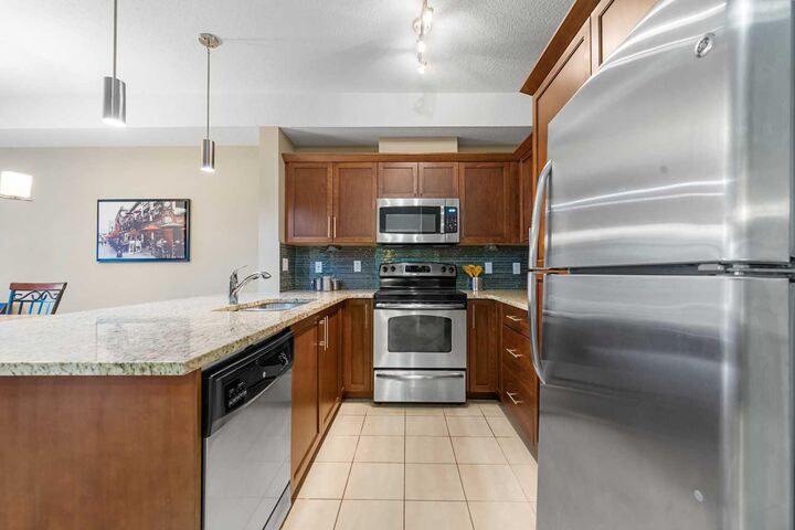 Property Photo:  20 Royal Oak Plaza NW 140  AB T3G 0E6 