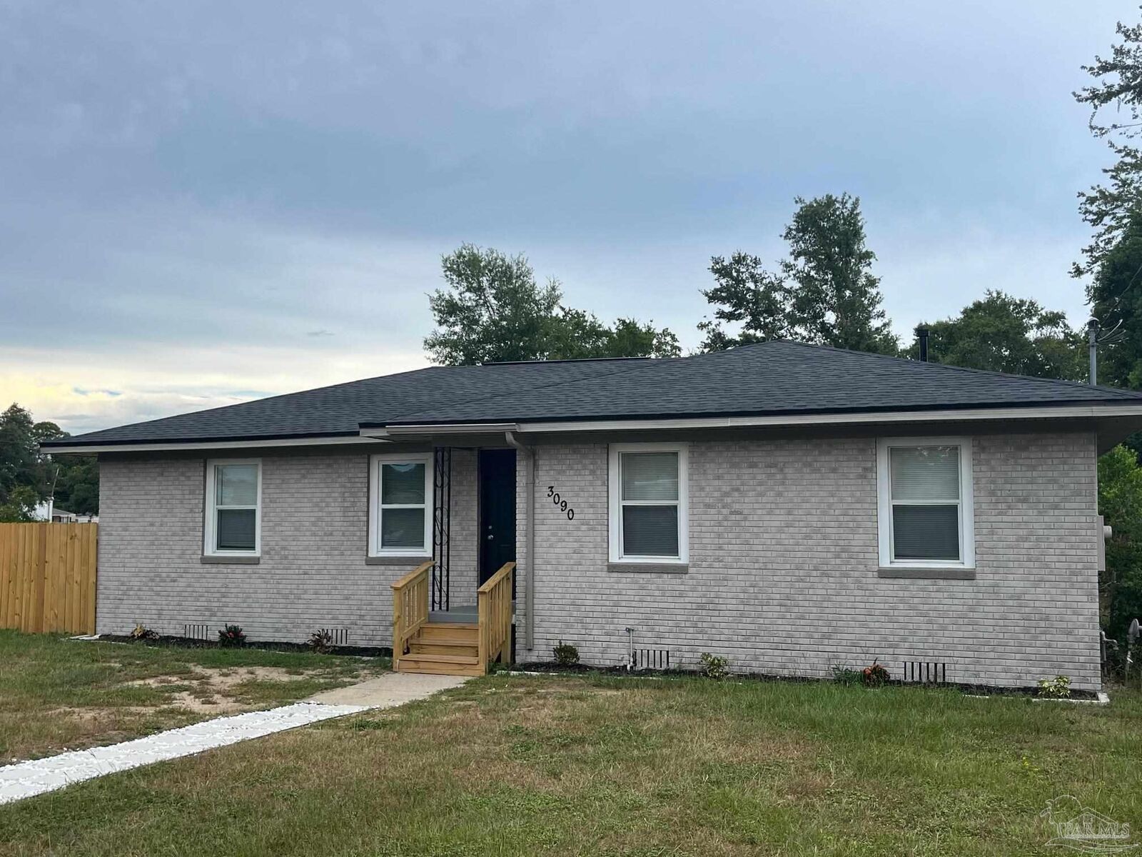 Property Photo:  3090 N 15th Ave  FL 32503 