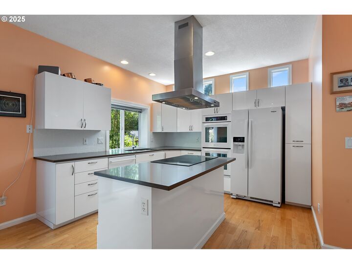 Property Photo: 4844 SW 45th Ave OR 97221