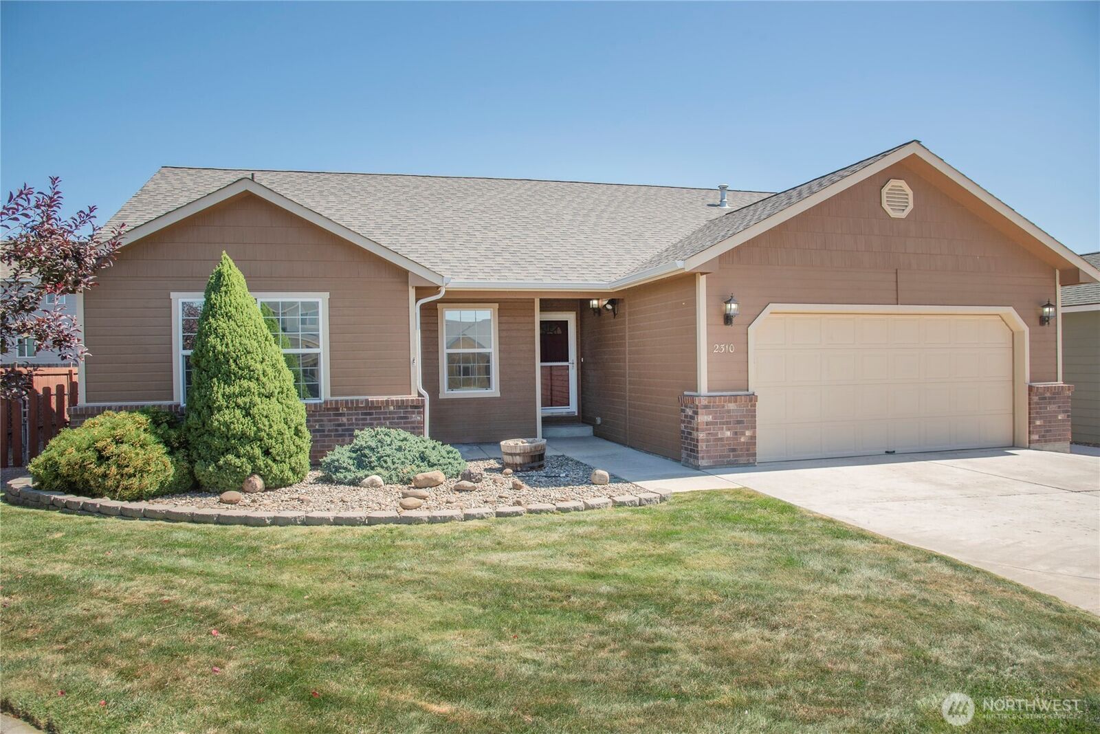 Property Photo: 2310 N Water Street WA 98926