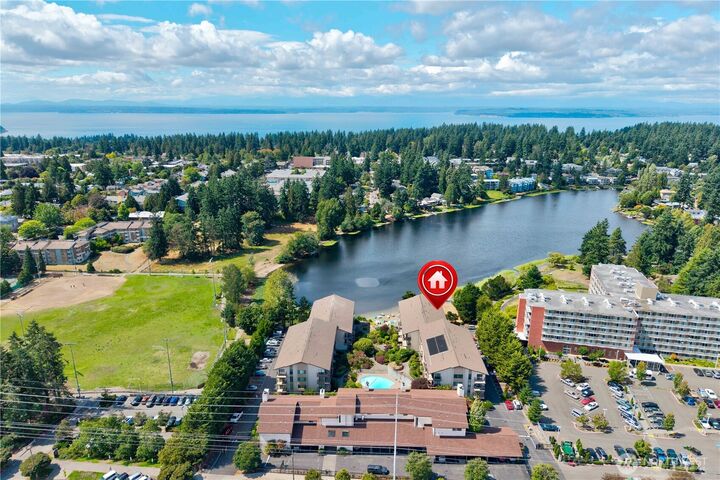 13229  Linden Avenue N 402B  Seattle WA 98133 photo