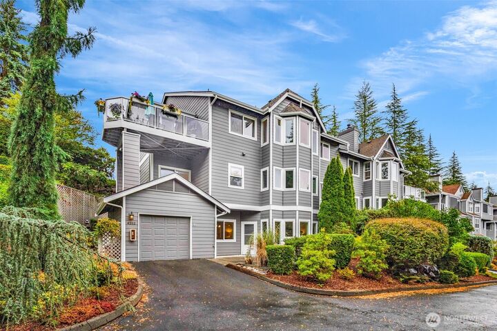 Property Photo: 4212 221st Place SE 1561 WA 98029