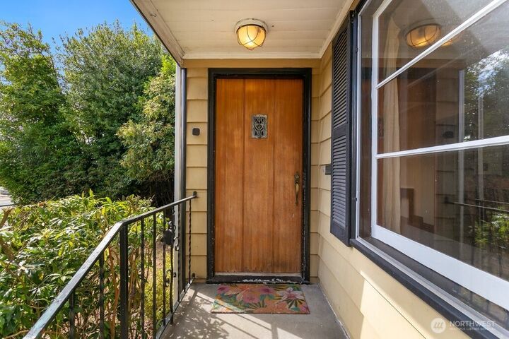 Property Photo:  8445  30th Avenue SW  WA 98126