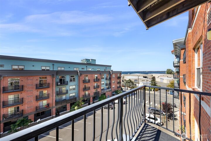 Property Photo: 910 Harris Avenue 404 WA 98225
