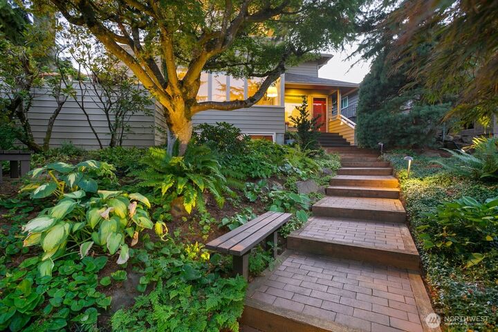 Property Photo: 6845 52nd Avenue NE WA 98115