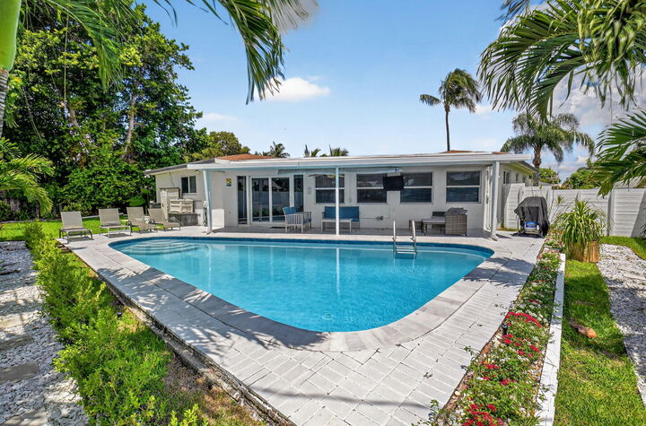 Property Photo:  118 SE 29th Avenue  FL 33435 