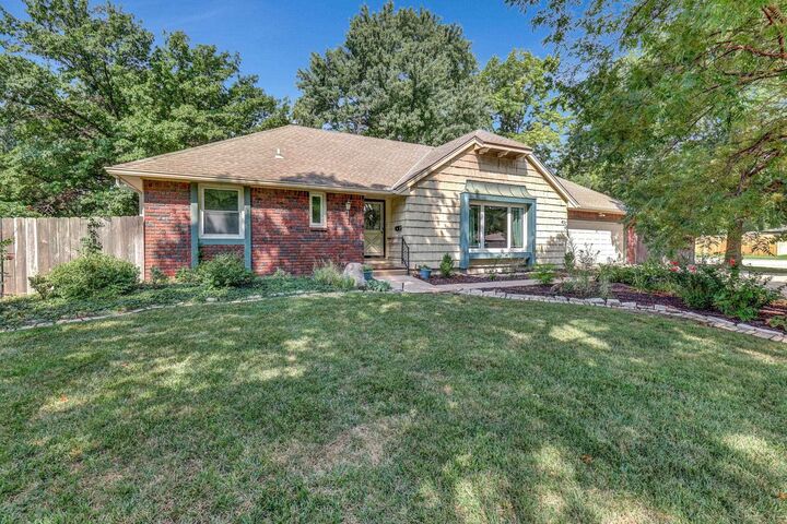 Property Photo: 437 N Mission Rd KS 67206