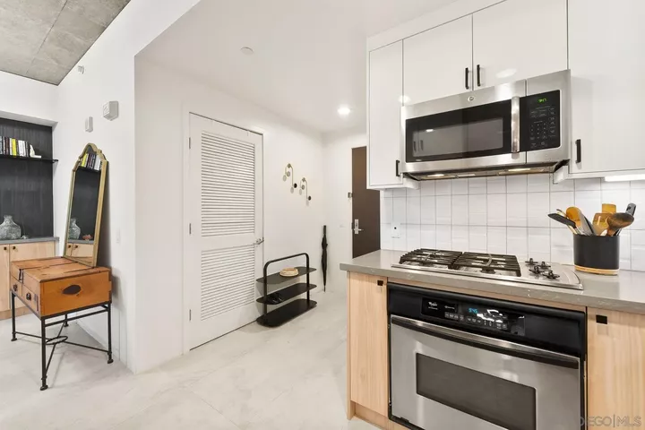 Property Photo: 801 Ash St 302 CA 92101