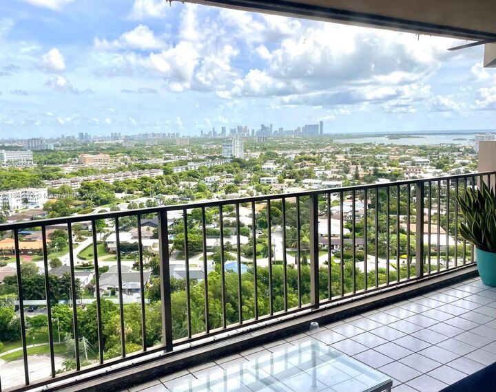 Property Photo:  1800 NE 114th St 2211  FL 33181 