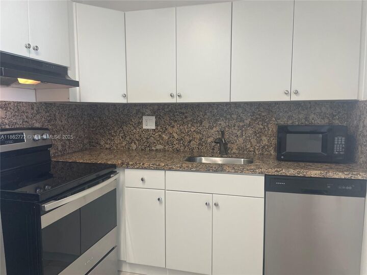 Property Photo: 1465 NE 123rd St 814 FL 33161