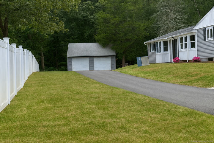 Property Photo:  11 Pond Circle Road  CT 06498 