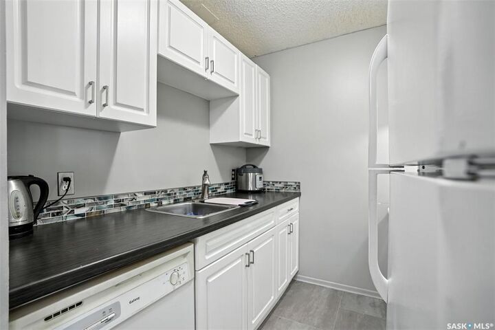 Property Photo: 624 8th Street E 103 SK S7H 0R2