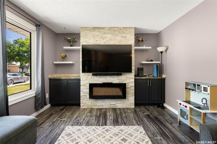 Property Photo:  114 Mackenzie Crescent  SK S4N 5G5 