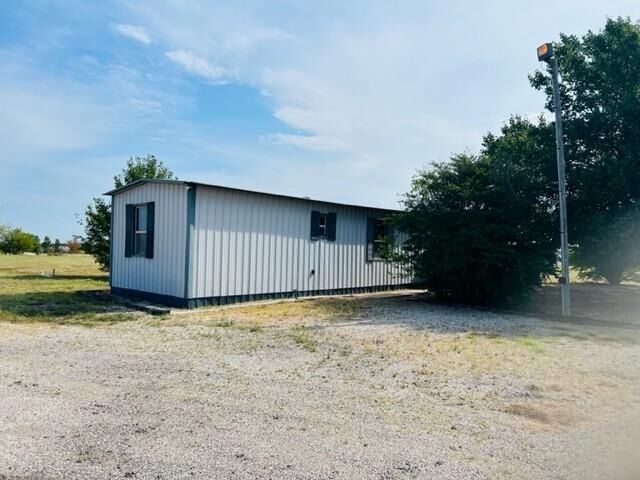 Property Photo: 1410 E Lakeview OK 74075