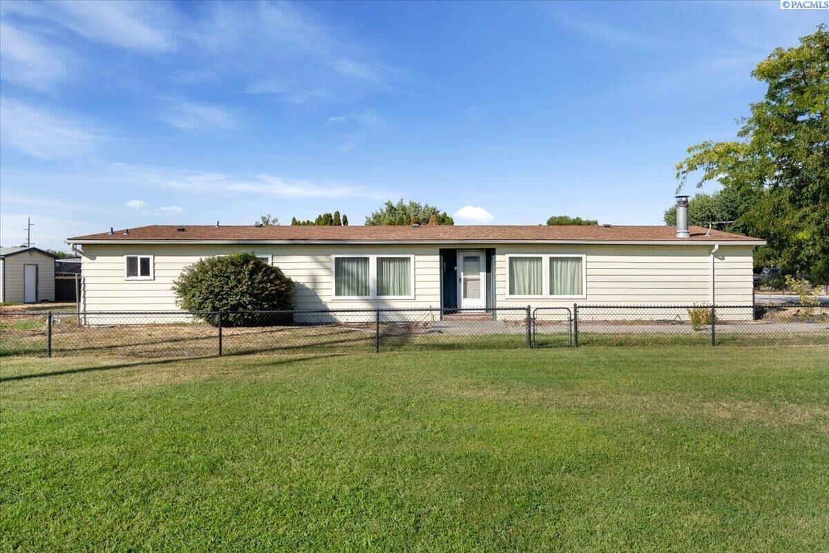 Property Photo: 2210 S Ledbetter St WA 99337