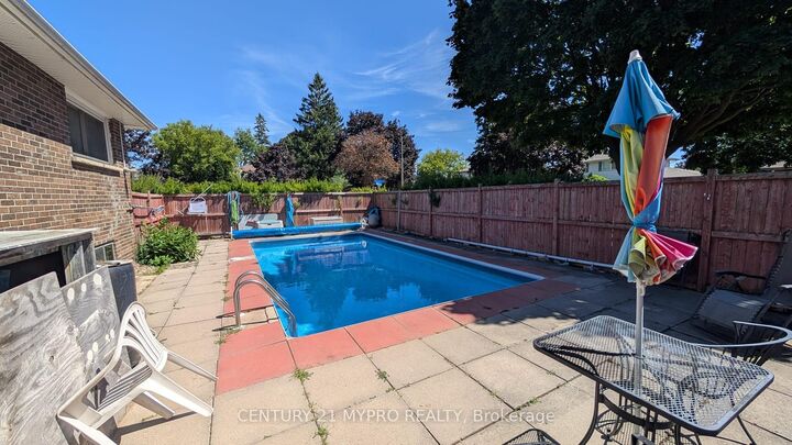 Property Photo:  1380 Sarcee Street  ON L1G 4N3 