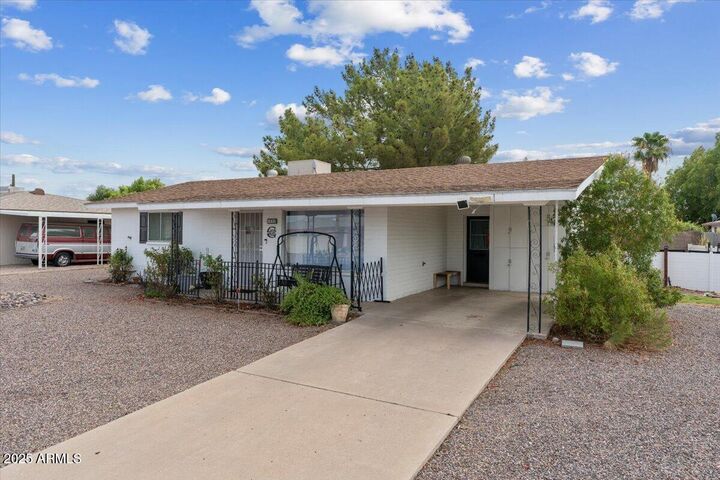 Property Photo: 639 N 57th Place AZ 85205
