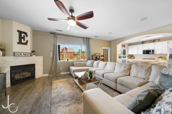 Property Photo: 11102 Vista Del Rancho Drive CA 93311